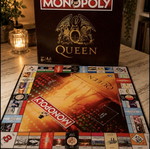 Monopoly Queen board game like new, collector's edition