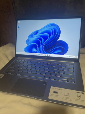 Asus VivoBook 14 laptop used, Intel Core i7, 8GB RAM, 512GB SSD