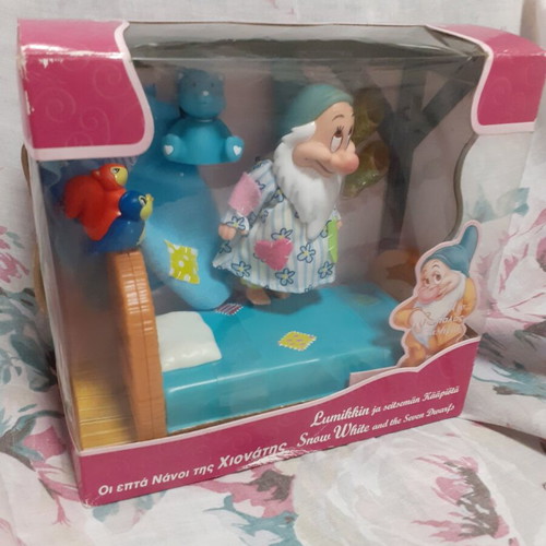 Snow White and the Seven Dwarfs Bashful Disney new