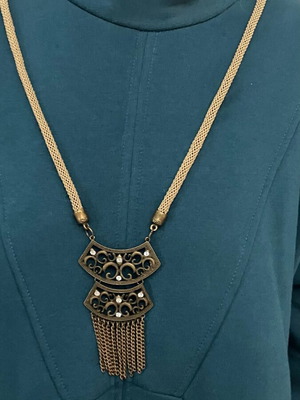 Long necklace like new, beige