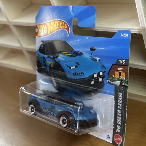 Hotwheels Mazda MX-5 Miata sealed, new