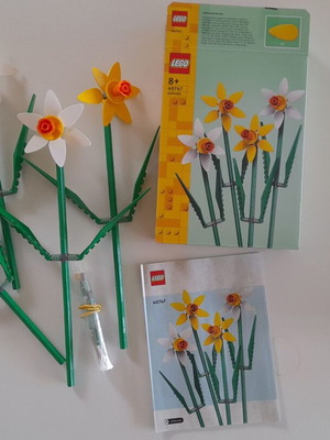Lego Botanicals Daffodils like new