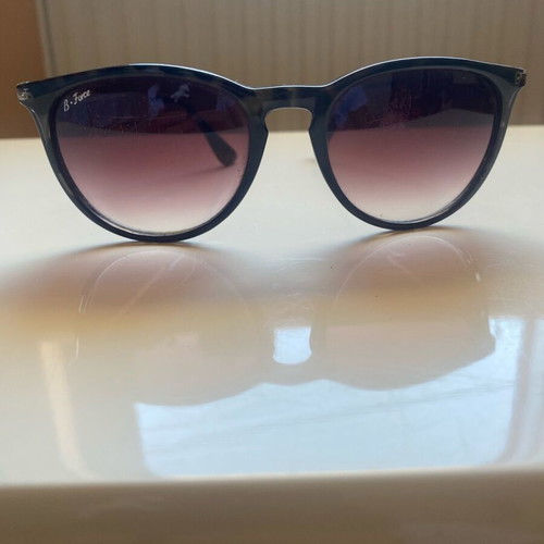 Sunglasses used with scratches on lenses