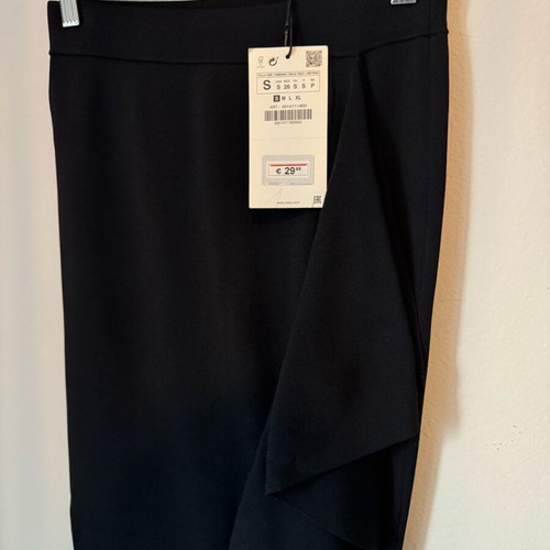 Pencil skirt Zara new, black, size Small with ruffle detail