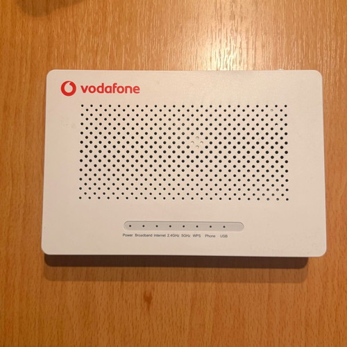 Router Vodafone ZTE ZXHN H267A like new with power and LAN cables