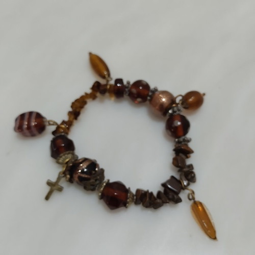 Bijoux Brigitte brown elastic bracelet with charms