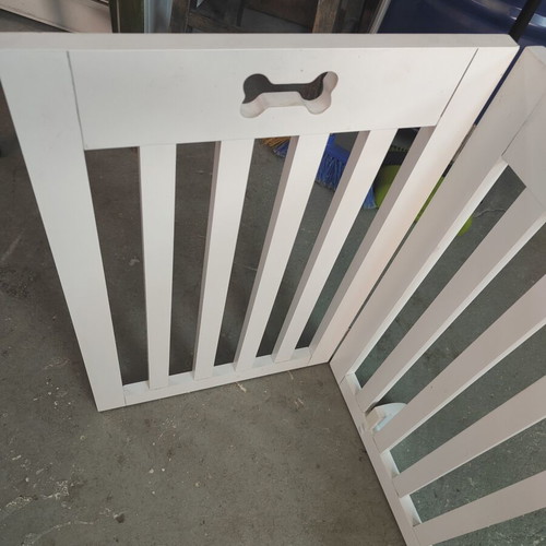 Trixie Adjustable Wooden Room Divider for Medium Dogs like new