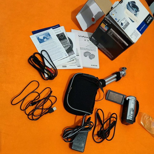 Sony DCR-SX34E video camera like new with 60x zoom, tripod and case