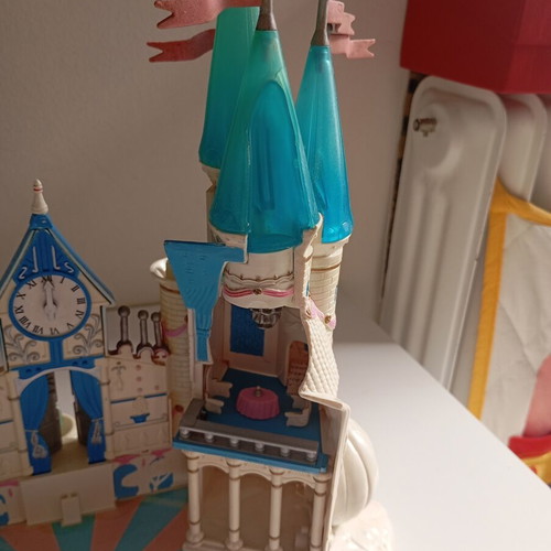 Trendmast Polly Pocket Cinderella castle vintage, lights not working, worn