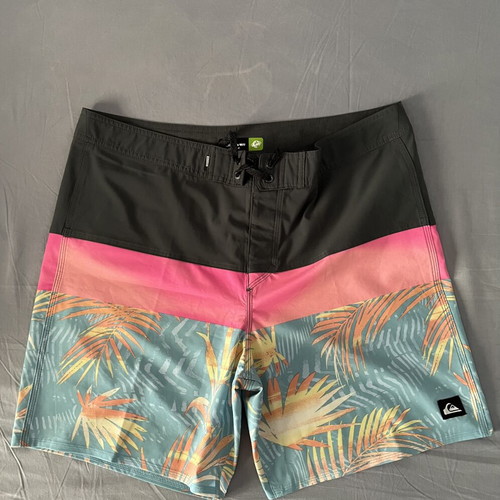 Quiksilver men's swim shorts XL new, multicolor