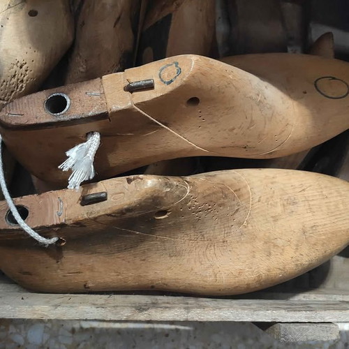 Wooden shoe lasts used, pair