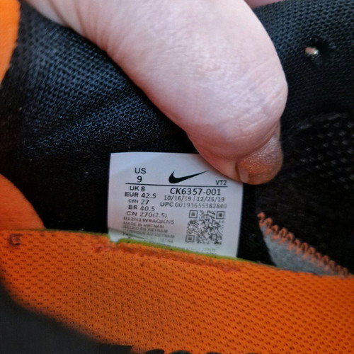 Nike athletic shoes like new, size 42.5, black and orange