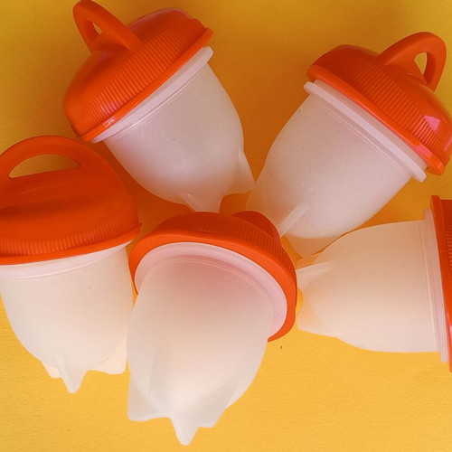 Silicone egg boiling molds like new, set of 6 pieces