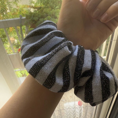 Handmade hair tie new, black and white