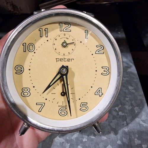 Peter wind-up table clock used, analog