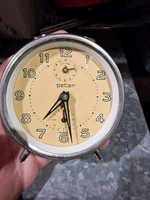 Peter wind-up table clock used, analog