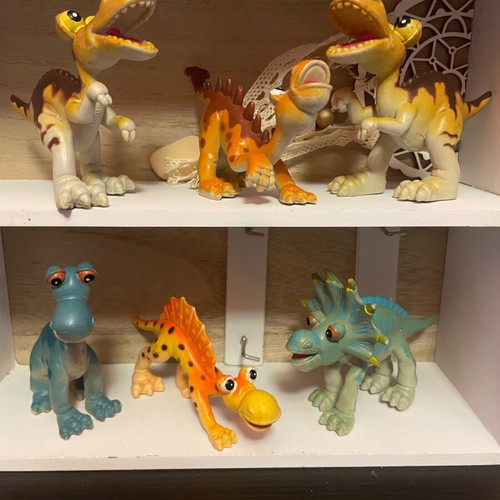 Set of 6 cartoon dinosaur figures like new