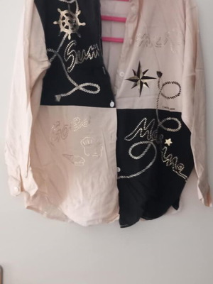 Shirt with unique design new, size M