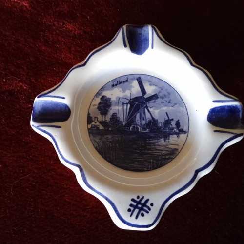 Delft Blue Porcelain Ashtray hand painted, like new, made in Holland