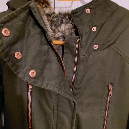 Only women's parka like new, khaki color, size M