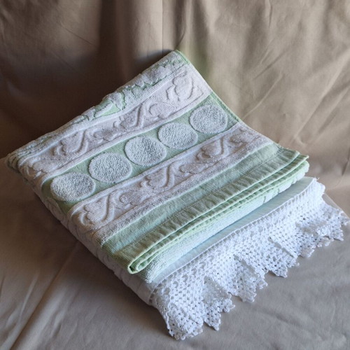 Vintage cotton embossed jacquard face towel set with handmade crochet lace