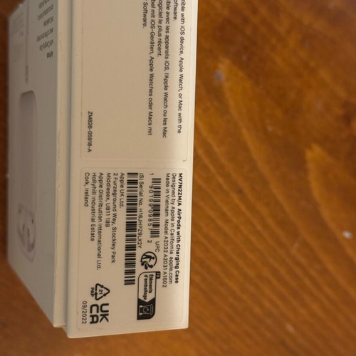 AirPods 2generetion case with charging cable and box like new