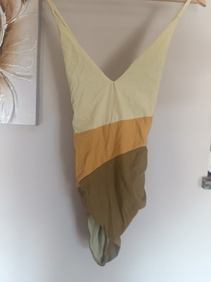 One-piece swimsuit like new, size S