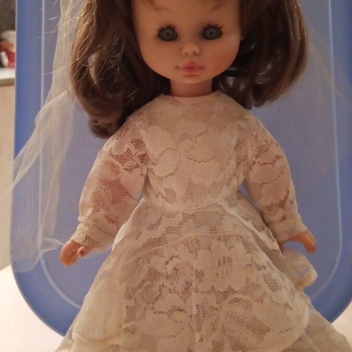 Collectible bride doll used, Kehagias company 1974