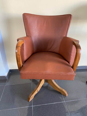 Swivel office armchair new with wooden frame and leatherette