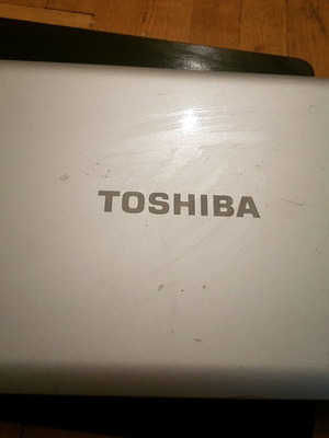 Laptop Toshiba χαλασμένο για ανταλλακτικά, μεταχειρισμένο