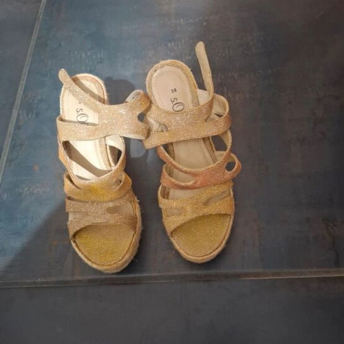 S.Oliver platform sandals like new, gold, size 38