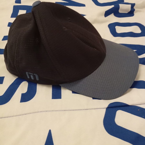 Men's cap in excellent condition, black and blue