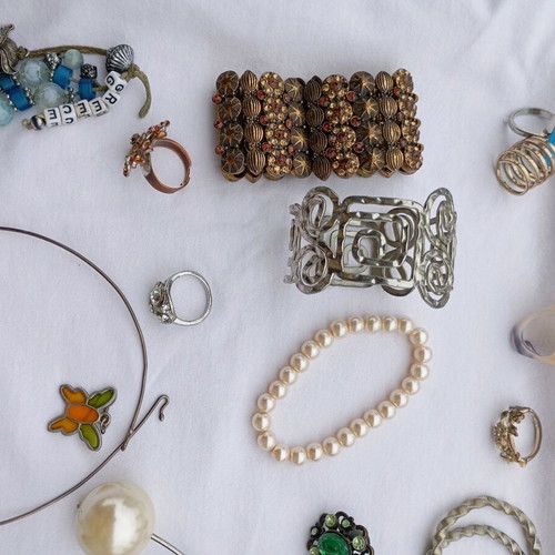 Jewelry like new, assorted gold and silver colors
