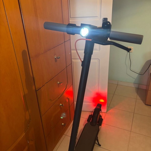 Xiaomi Electric Scooter 4 Go like new with helmet