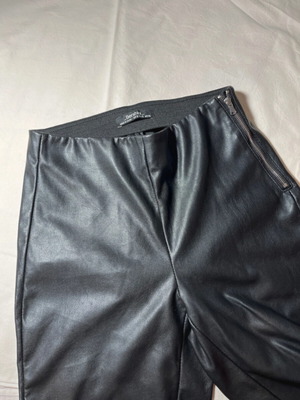 Leather pants Bershka μαύρο, σαν καινούργιο, Νο S