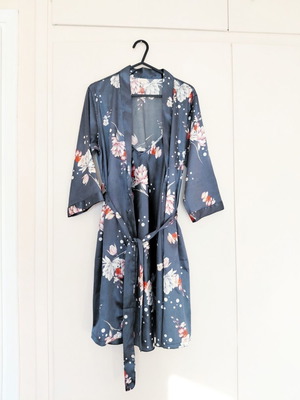 Satin floral nightdress and robe set XS/S, blue