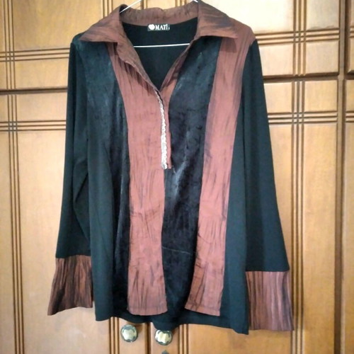 Mati women's shirt with elastic fit, size M, like new, black-brown