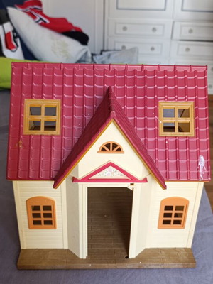 Sylvanian Families Red Roof Cosy Cottage like new