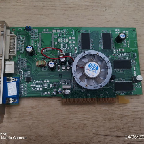 Sapphire Advantage Radeon 9600 Pro 128 MB AGP graphics card with artifacts