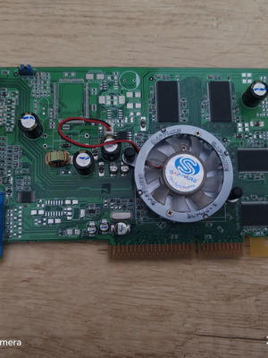 Sapphire Advantage Radeon 9600 Pro 128 MB AGP graphics card with artifacts