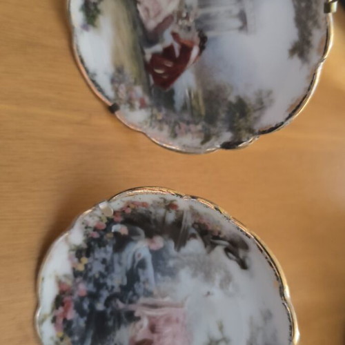 Decorative small plates, vintage