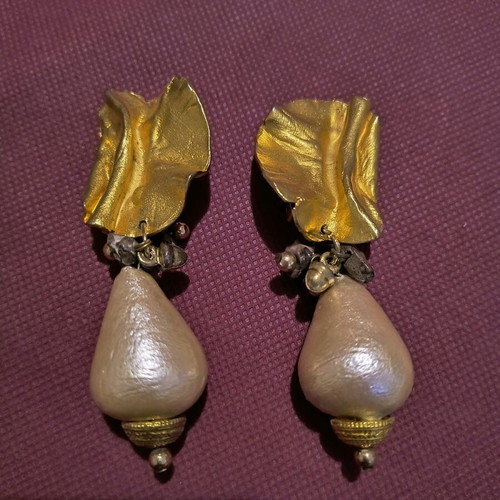 Vintage long clip-on earrings like new, impressive design