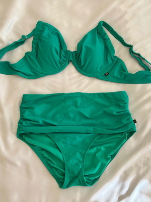 Μαγιώ μπικίνι πράσινο σαν καινούργιο, πάνω XL, κάτω M