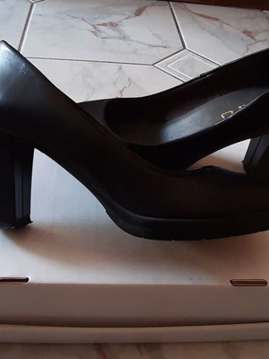 Γόβα δερμάτινη μαύρη καινούργια, νούμερο 37, τακούνι 7,5 πόντους