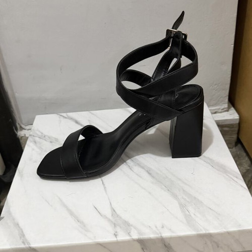 Black leather sandals used, 9 cm heel, size 37