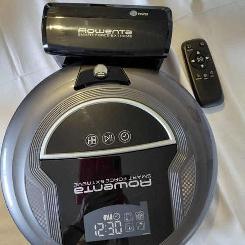 Rowenta robotic vacuum cleaner new with box