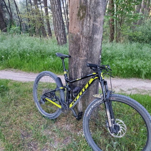 Scott Spark 2019 Mountain Bike Medium Size 29" Like New