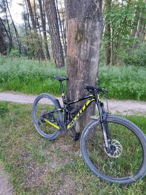 Scott Spark 2019 Mountain Bike Medium Size 29" Like New