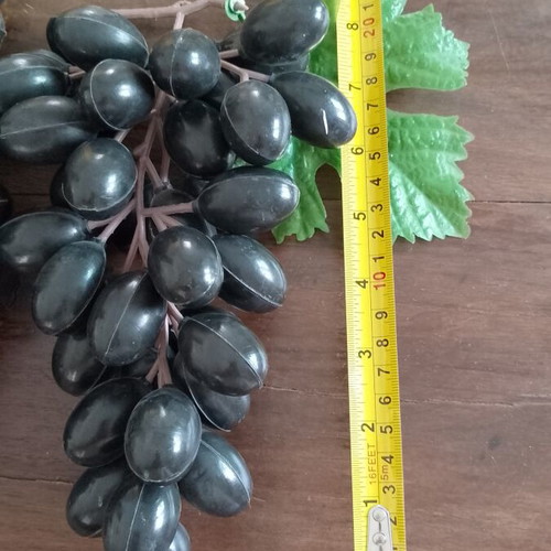 Plastic grapes lifesize, like new, two bunches