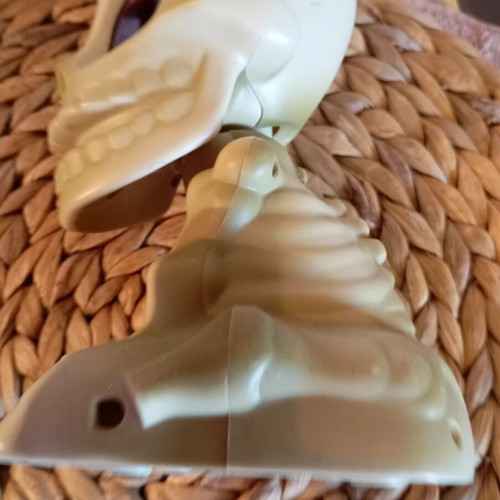 Plastic skull vintage used, not working